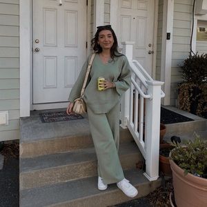 Aritzia Souvenir Set